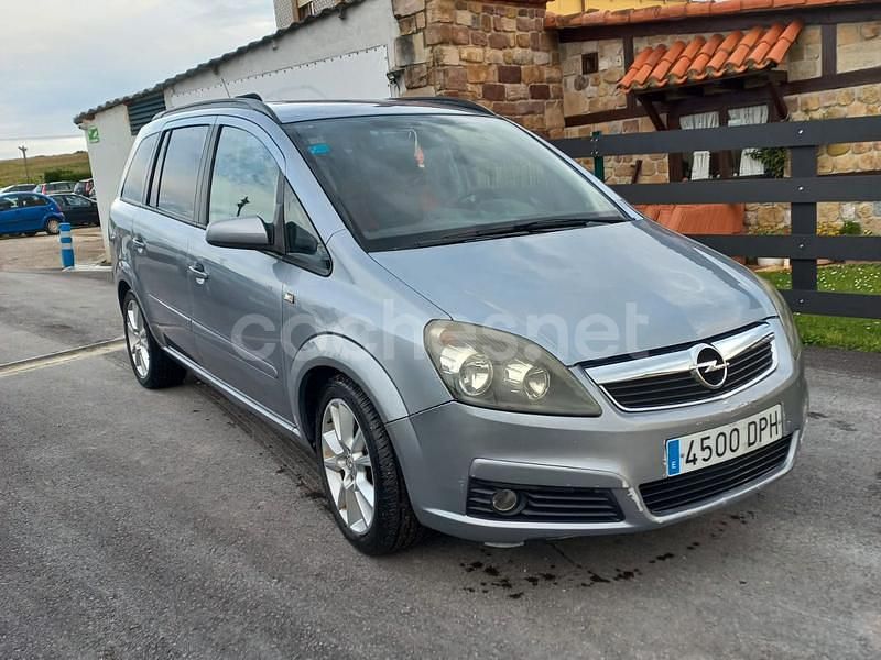 Gris / plata Usado 2005 Opel Zafira Cosmo Monovolumen | 3499 € (Un poco caro) - Imagen 1/4