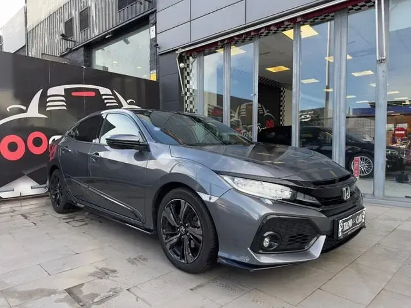 Usado Honda Civic Sport Plus 182 CV (133 kW) 2018 Gris / plata Berlina