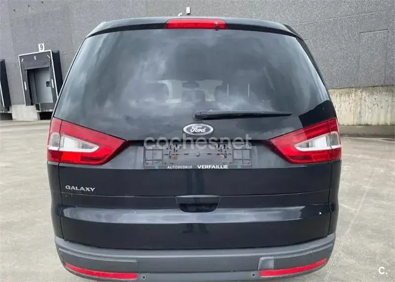 Usado Ford Galaxy Trend 140 CV (102 kW) 2013 Negro Monovolumen