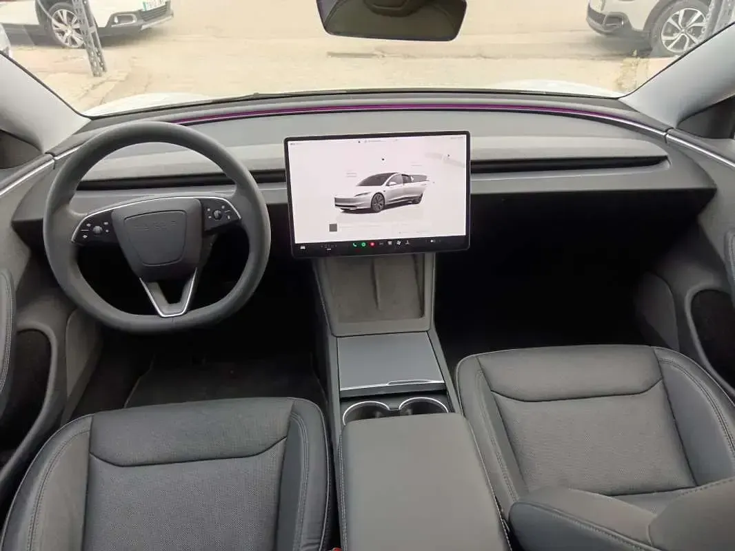Käytetty Tesla Model 3 Standard Range 208 kW (283 HP) 2025 Valkoinen Sedan