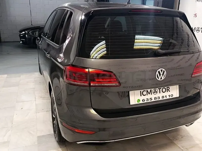 Usado VW Golf Sportsvan Edition 110 CV (80 kW) 2018 Gris / plata Monovolumen