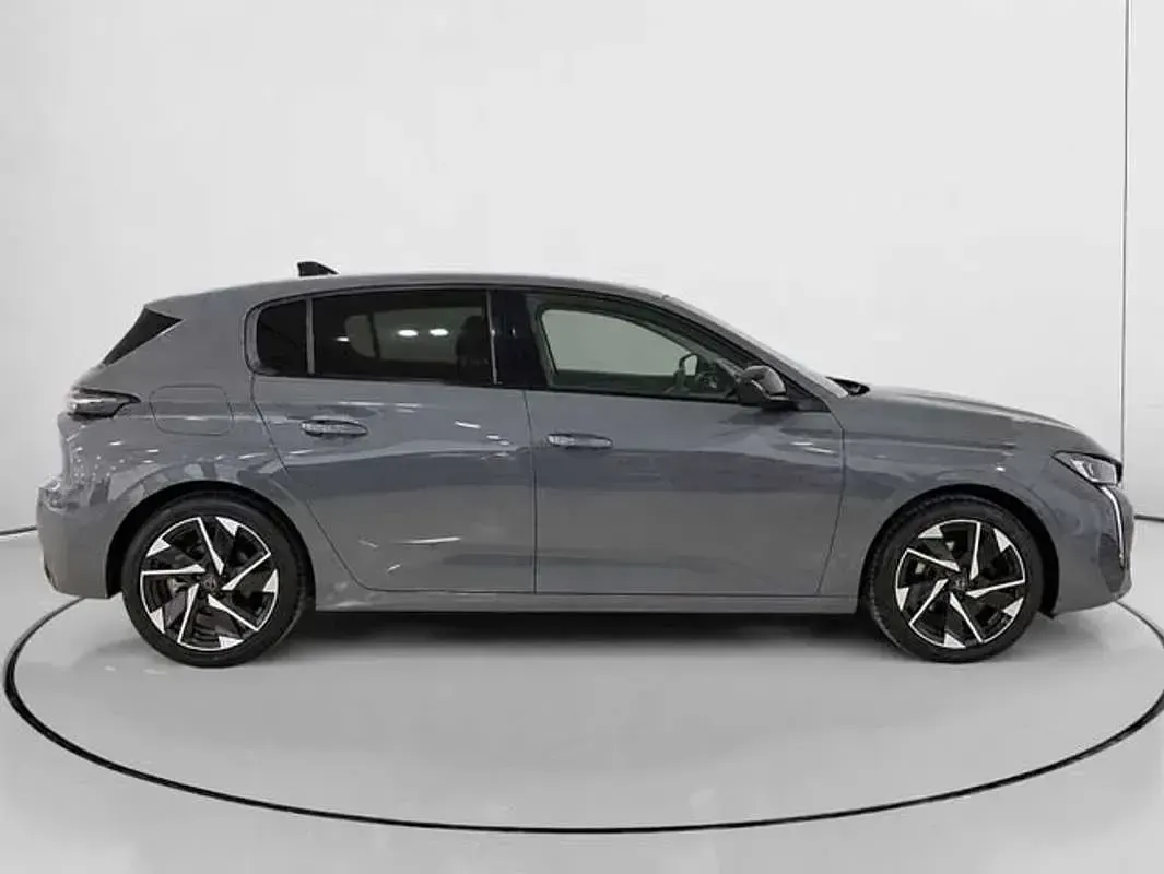 Usado Peugeot 308 Allure 131 CV (96 kW) 2024 Gris Utilitario