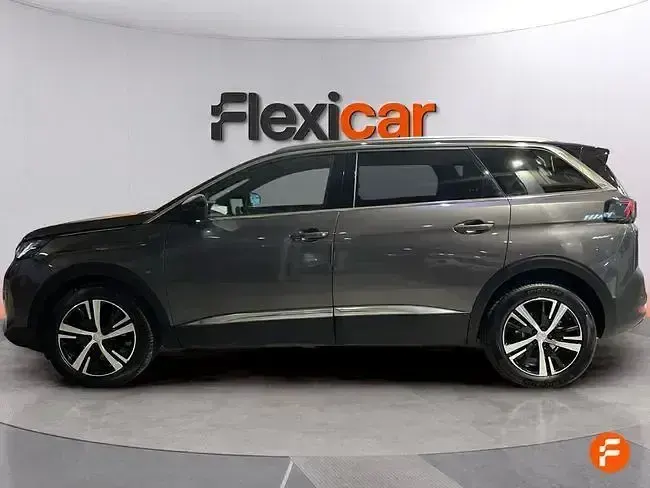 Käytetty Peugeot 5008 GT 130 HP (95 kW) 2023 Harmaa Katumaasturi