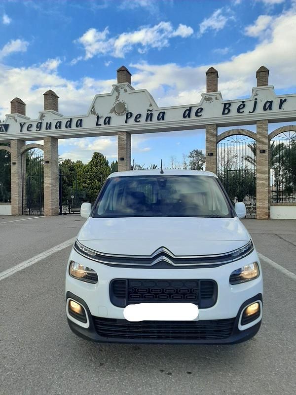 Usado Citroën Berlingo Feel 100 CV (73 kW) 2020 Blanco Monovolumen