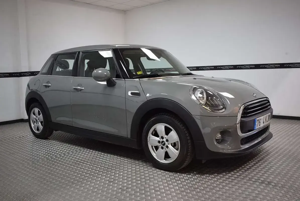 Usado Mini ONE 102 CV (75 kW) 2018 Gris Utilitario