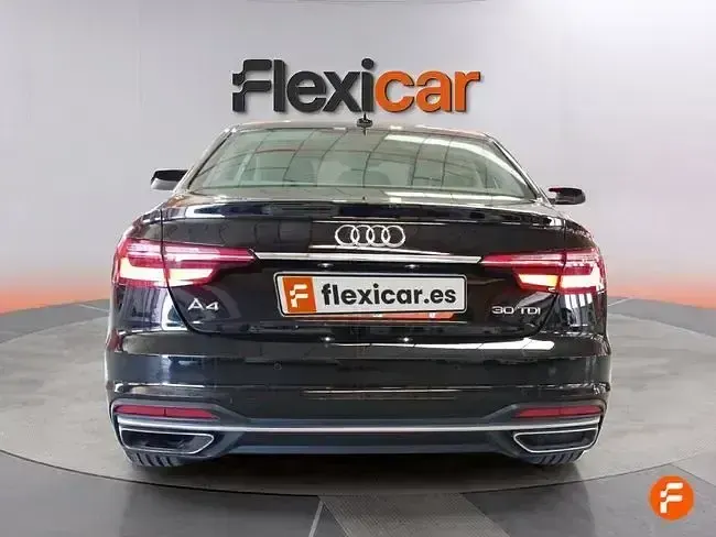 Usado Audi A4 Advanced Plus 136 CV (100 kW) 2020 Negro Berlina