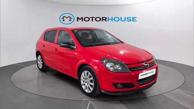Usado Opel Astra Cosmo 100 CV (73 kW) 2005 Rojo Utilitario