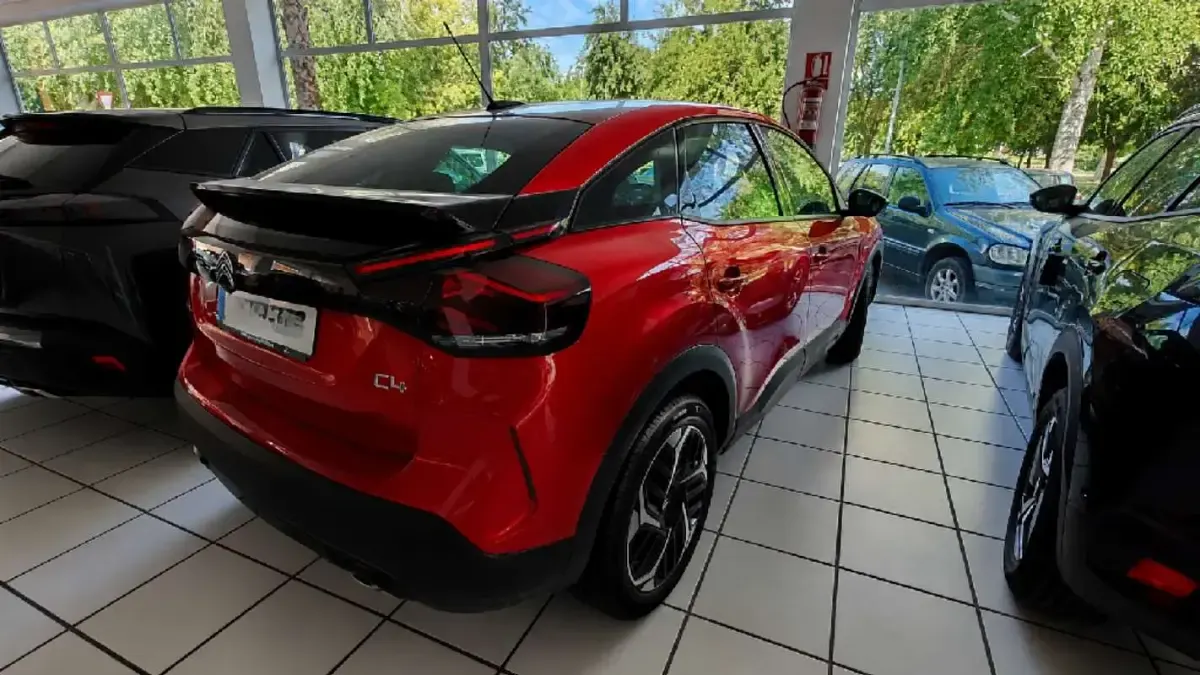 Usado Citroën C4 Feel 131 CV (96 kW) 2023 Rojo SUV