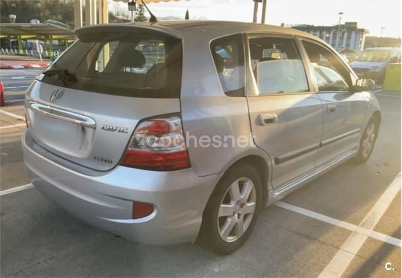 Usado Honda Civic LS 110 CV (80 kW) 2004 Gris / plata Berlina