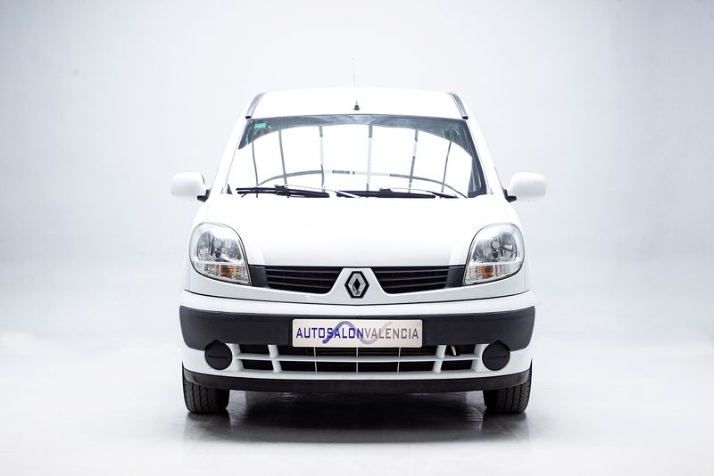 Usado Renault Kangoo Privilege 70 CV (51 kW) 2006 Blanco Monovolumen