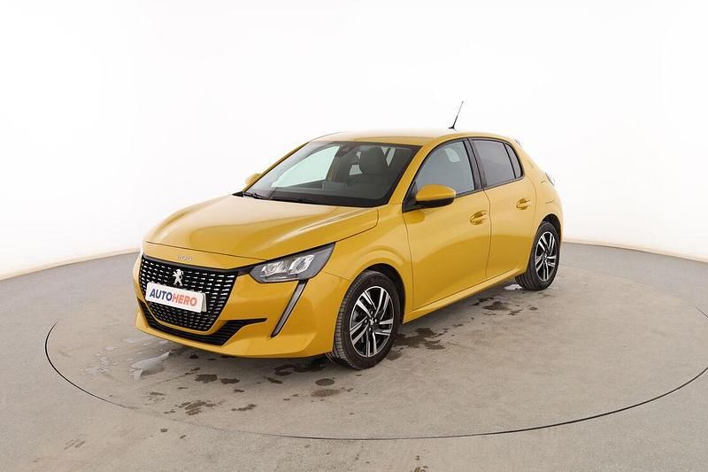 Usado Peugeot 208 Allure 101 CV (74 kW) 2020 Amarillo Utilitario