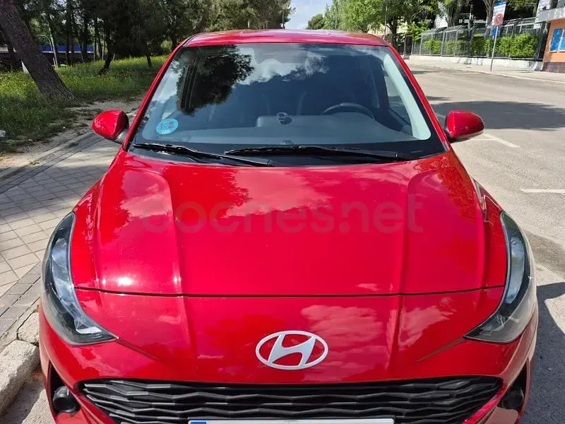 Usado Hyundai i10 67 CV (49 kW) 2024 Granate Utilitario