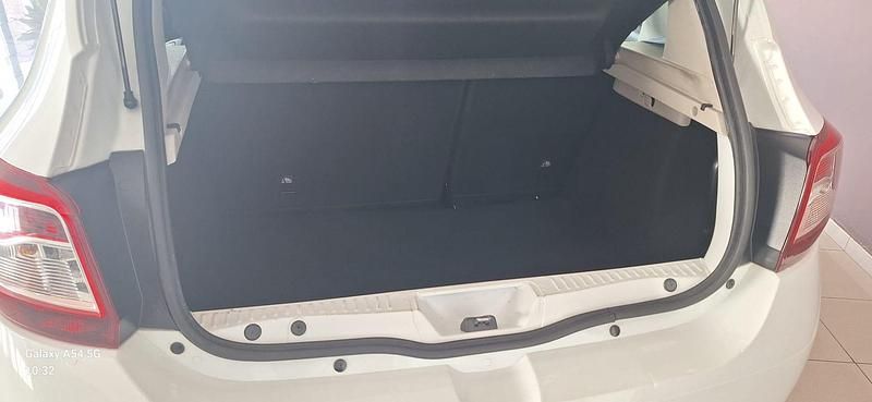 Usado Dacia Sandero Stepway 90 CV (66 kW) 2015 Blanco Utilitario