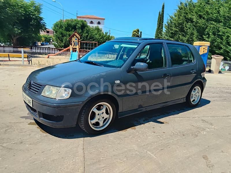 Gris / plata Usado 2002 VW Polo Highline Berlina | 2990 € (Precio justo) - Imagen 1/4