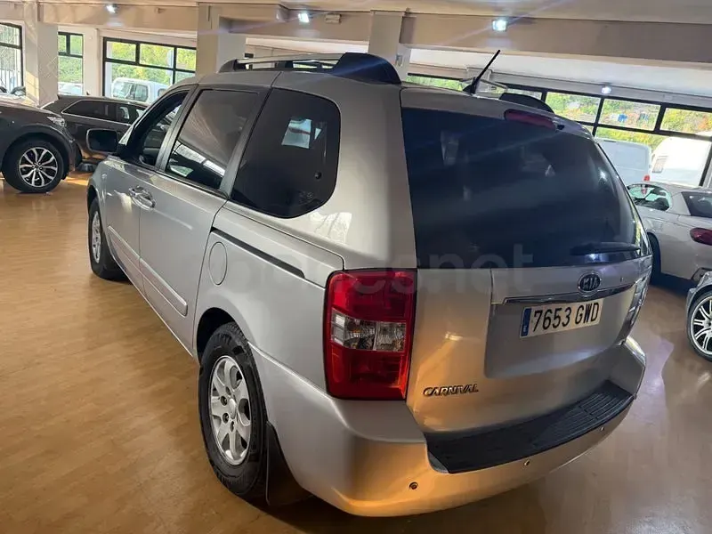 Usado Kia Carnival Active 195 CV (143 kW) 2010 Gris / plata Monovolumen