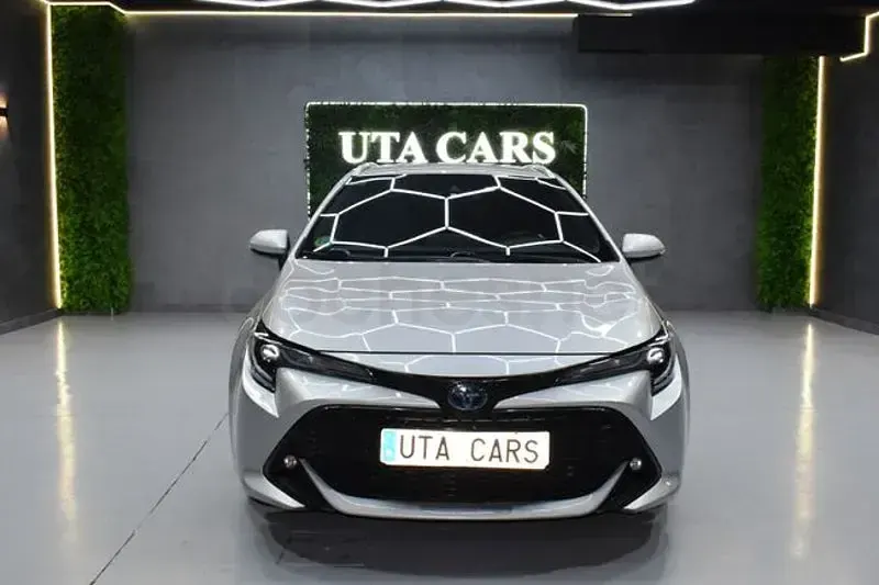 Usado Toyota Corolla Sport 122 CV (89 kW) 2022 Gris / plata Familiar