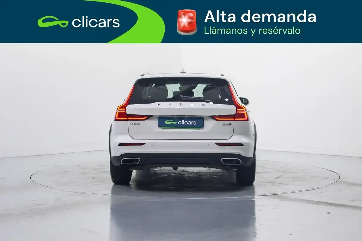Usado Volvo V60 CC Core 197 CV (144 kW) 2022 Blanco Familiar