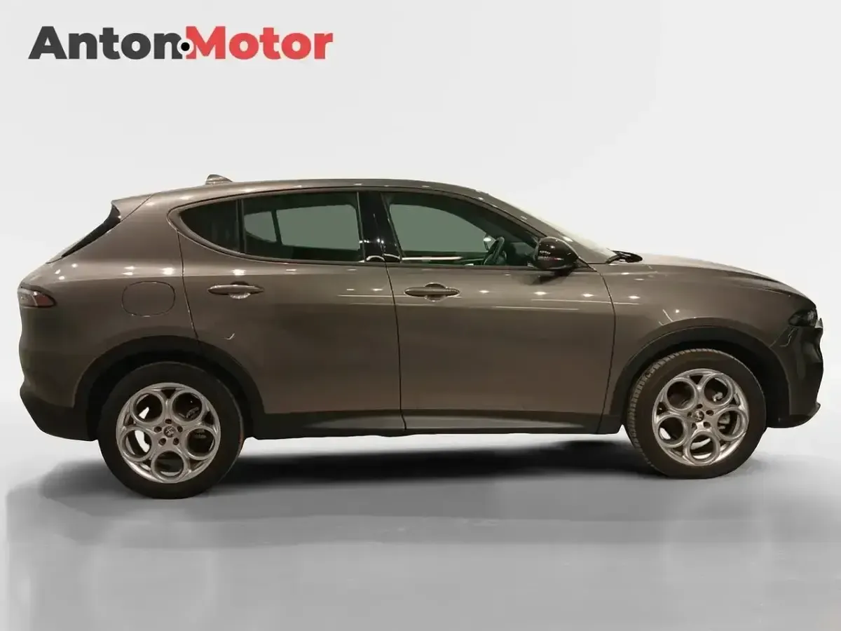 Usado Alfa Romeo Tonale Sprint 130 CV (95 kW) 2023 Gris SUV