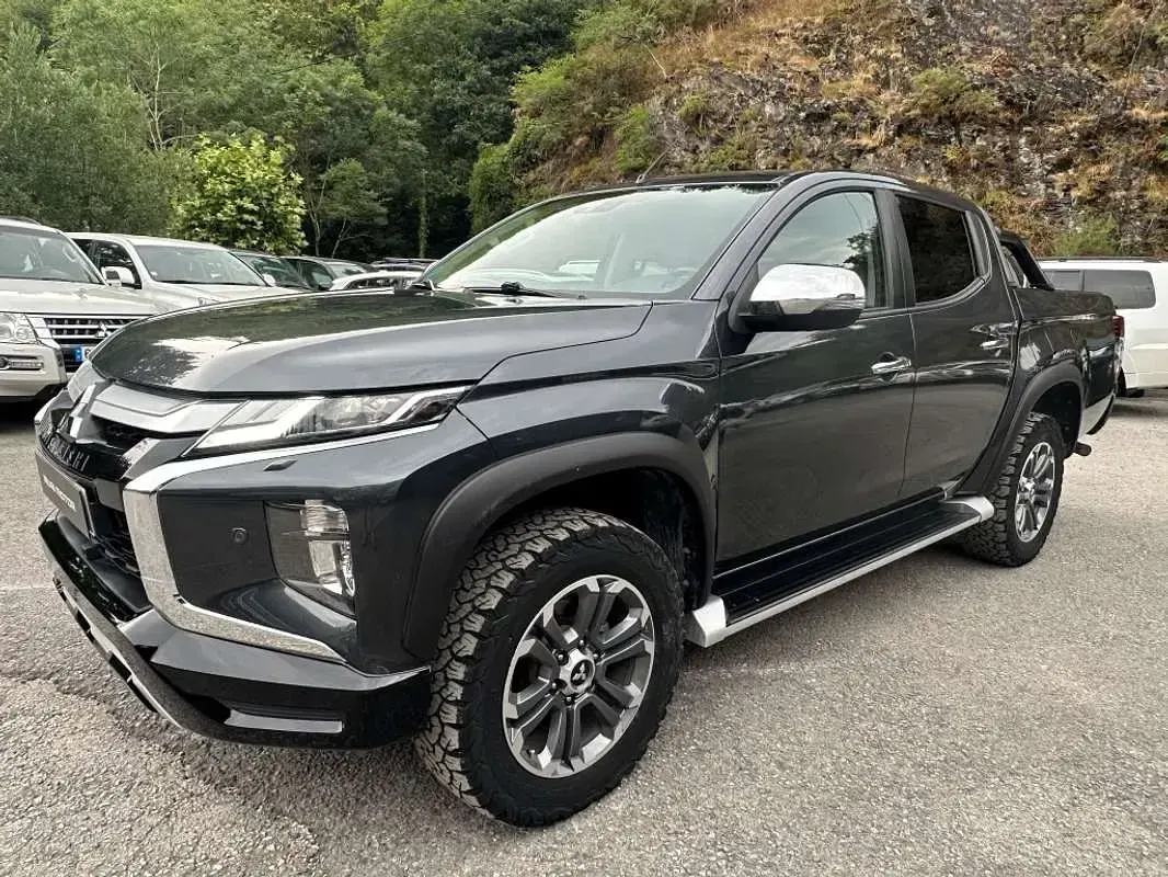Usado Mitsubishi L200 150 CV (110 kW) 2019 Gris Pickup/Camioneta