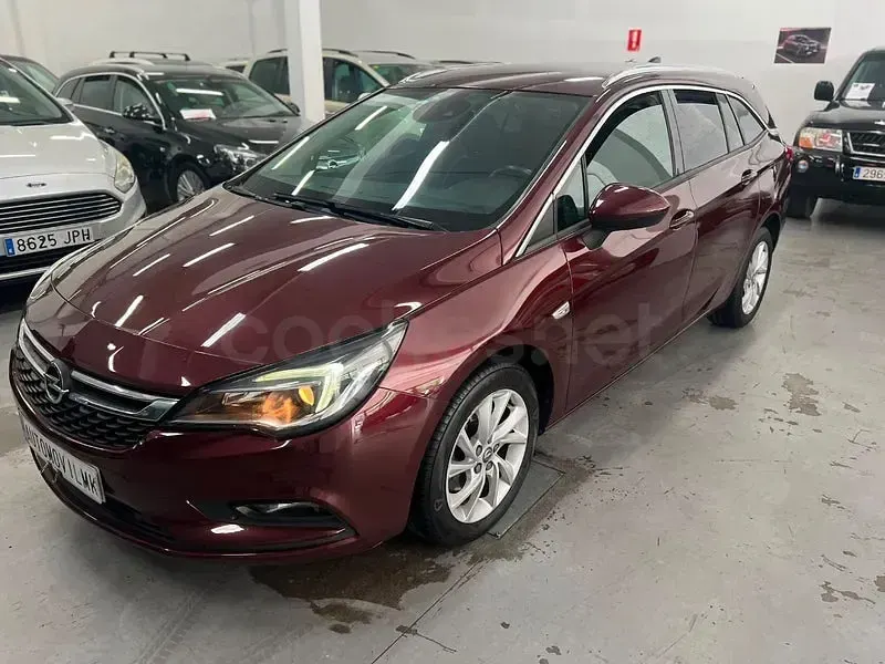 Usado Opel Astra Excellence 136 CV (100 kW) 2018 Granate Familiar