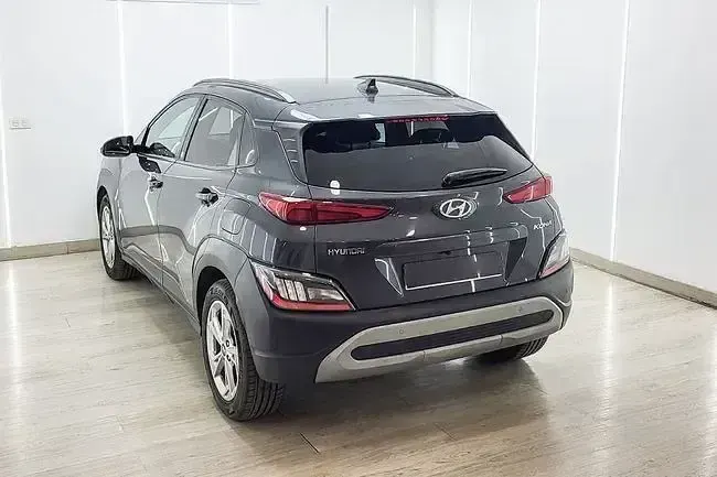 Usado Hyundai Kona 120 CV (88 kW) 2022 Gris SUV