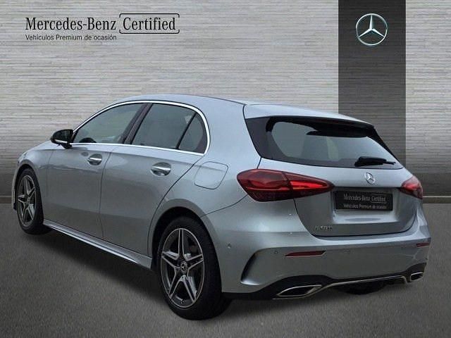 Usado Mercedes A180 AMG line 136 CV (100 kW) 2025 Plata hightech