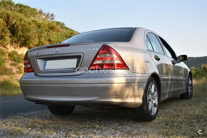 Usado Mercedes C220 Classic 143 CV (105 kW) 2004 Beige Berlina