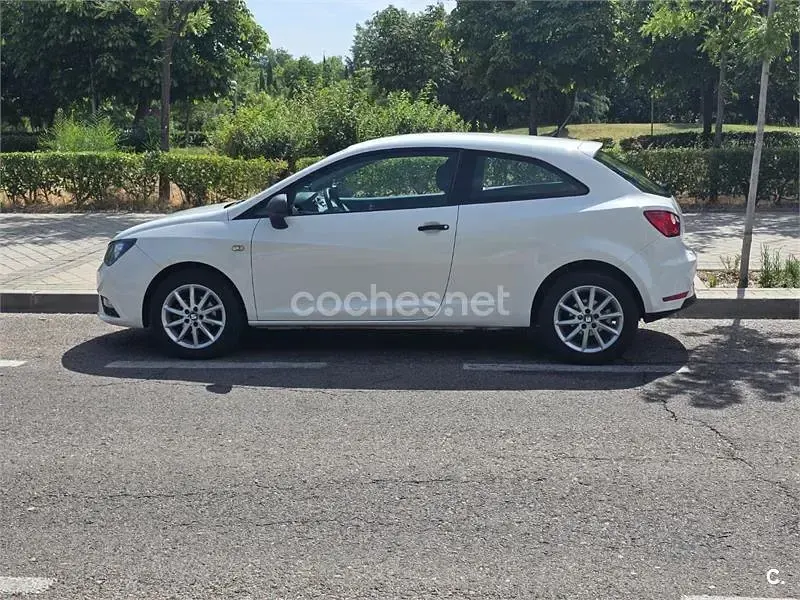 Usado Seat Ibiza SC Reference 85 CV (62 kW) 2014 Blanco Utilitario