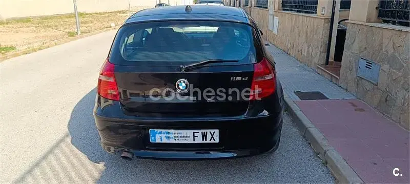 Usado BMW 118 143 CV (105 kW) 2007 Negro Utilitario
