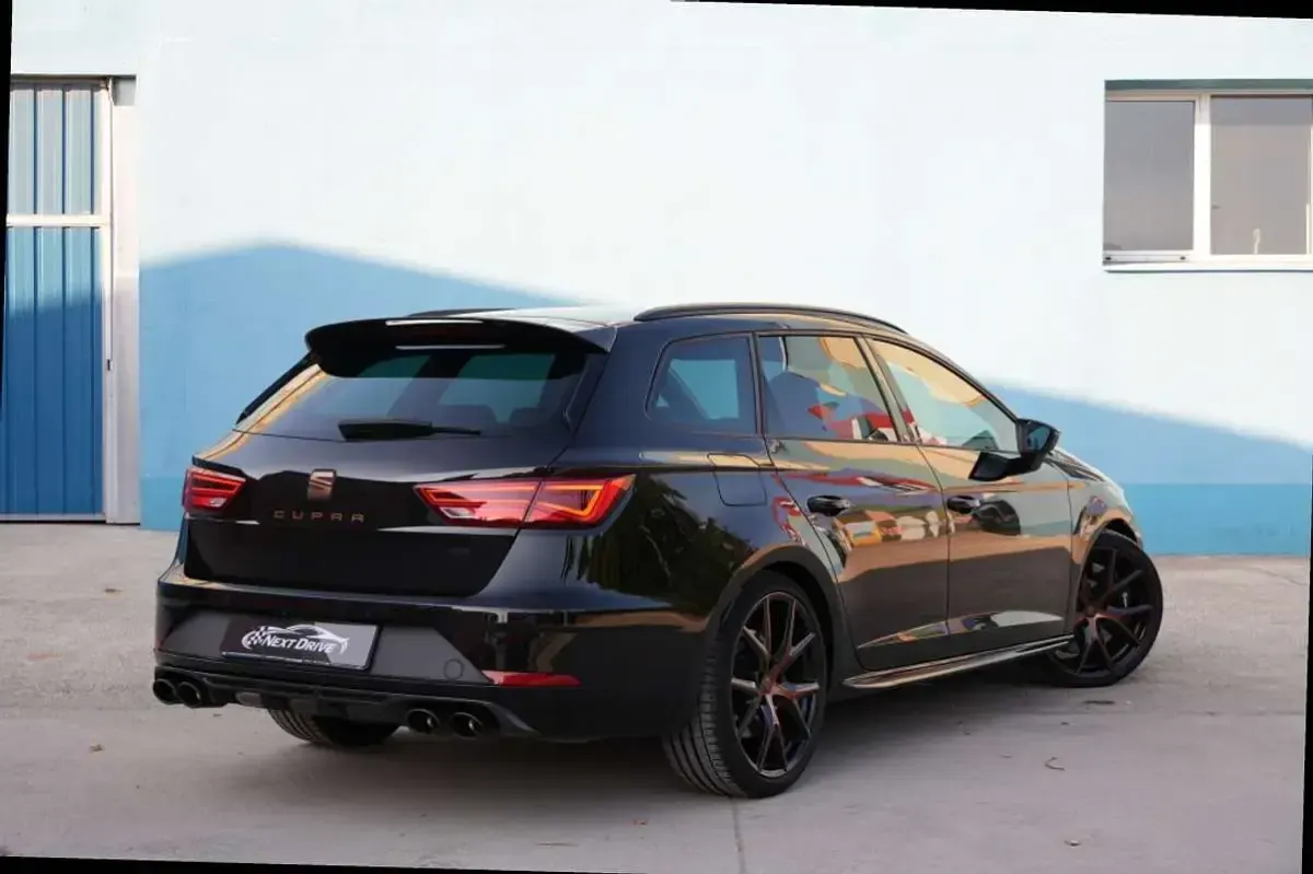 Usado Seat Leon ST 4Drive 300 CV (220 kW) 2020 Negro Familiar
