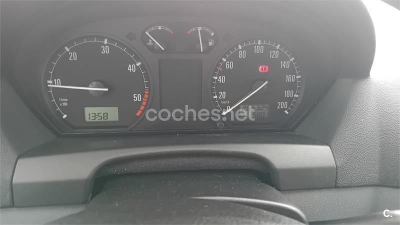 Usado Skoda Fabia Classic 64 CV (47 kW) 2001 Gris / plata Berlina