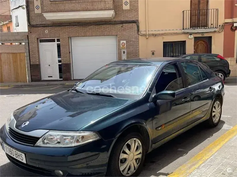 Usado Renault Laguna II Authentique 110 CV (80 kW) 2001 Negro Berlina