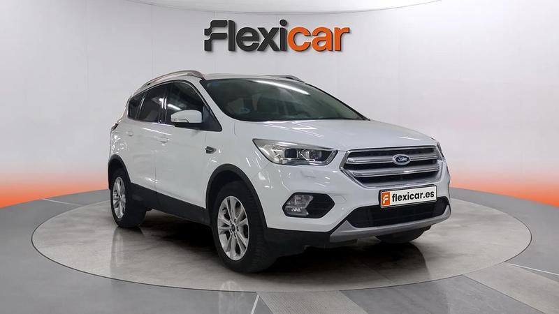 Usado Ford Kuga Trend 150 CV (110 kW) 2018 Blanco SUV