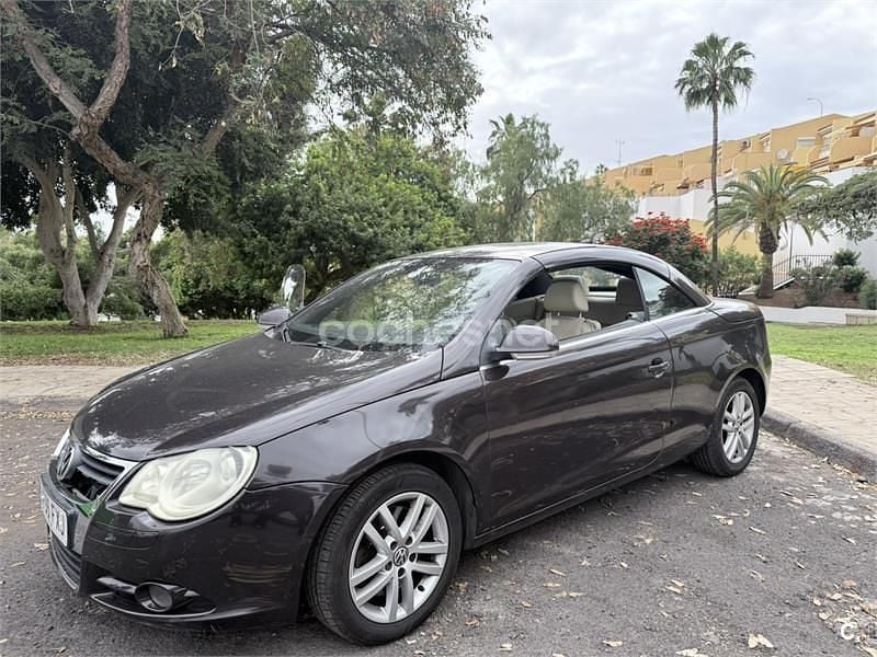 Usado VW Eos 140 CV (102 kW) 2007 Marrón Descapotable