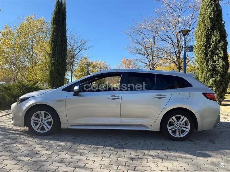 Usado Toyota Corolla Active 122 CV (89 kW) 2022 Gris / plata Familiar