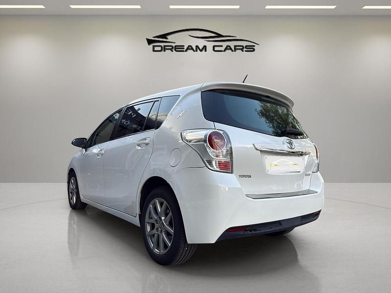 Usado Toyota Verso Advance 112 CV (82 kW) 2015 Blanco Monovolumen