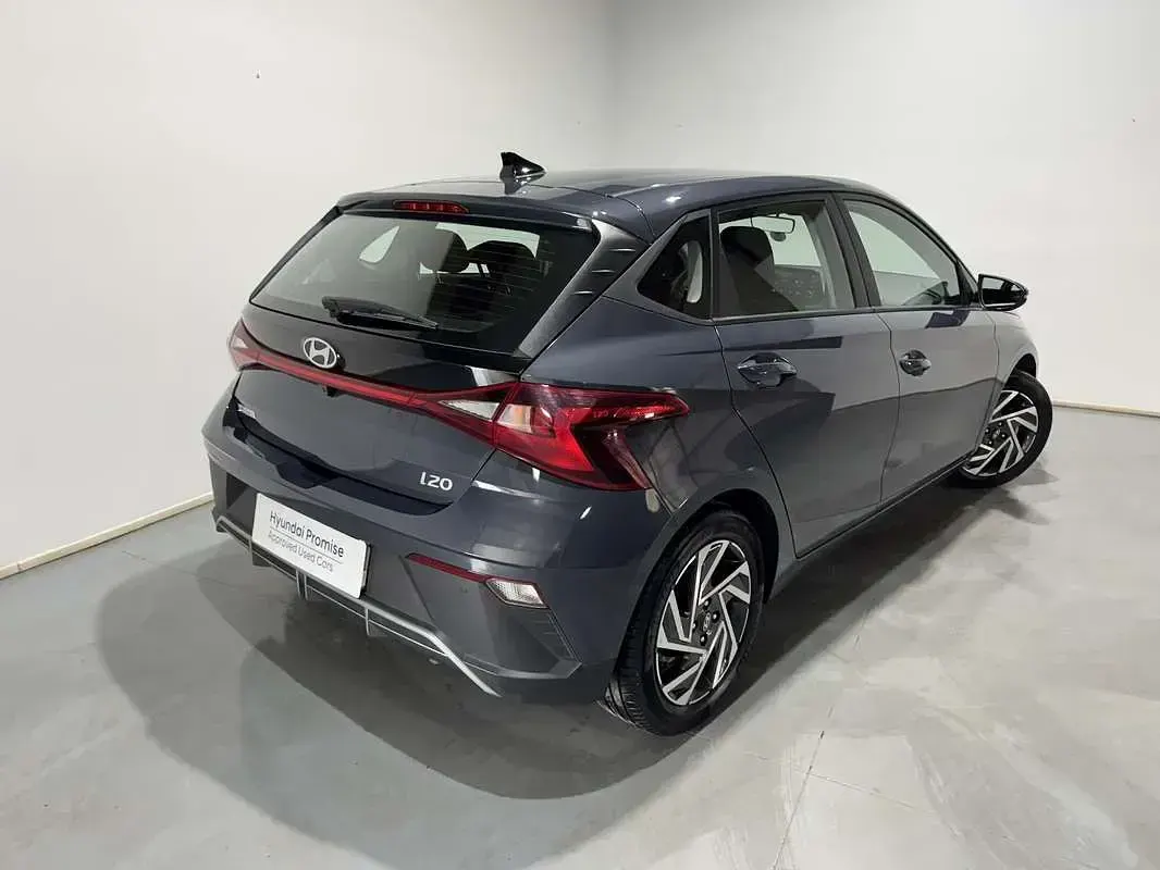 Usado Hyundai i20 84 CV (61 kW) 2024 Gris Utilitario