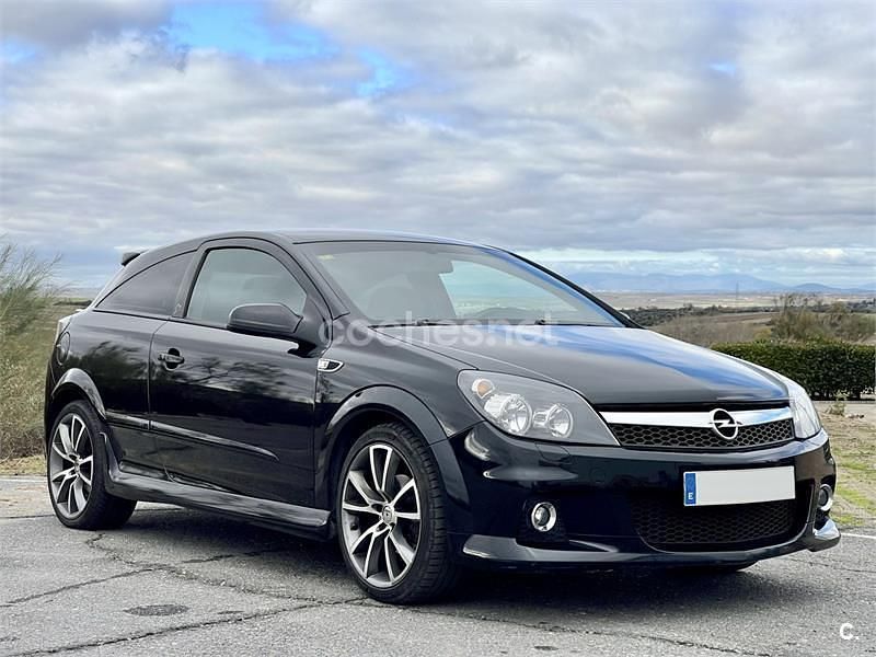 Usado Opel Astra GTC Sport 115 CV (84 kW) 2009 Negro Berlina