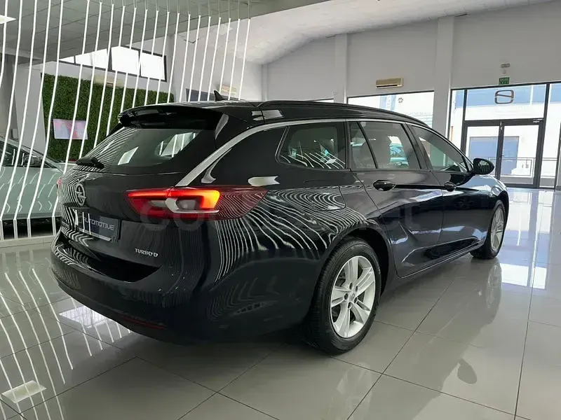Usado Opel Insignia Selective 136 CV (100 kW) 2019 Azul Familiar