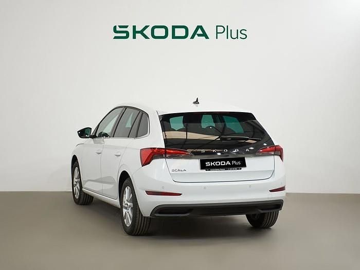 Blanco Usado 2024 Skoda Scala Essence Utilitario | 22.900 € (Caro) - Imagen 1/4
