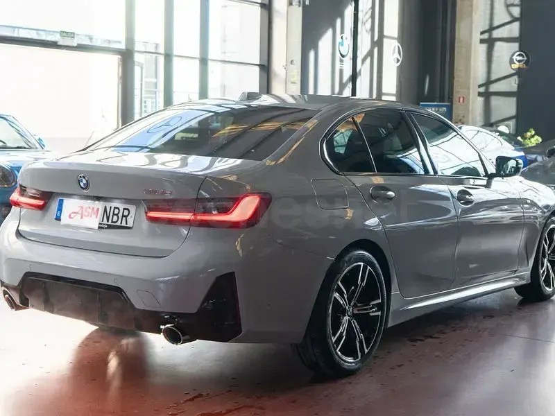 Usado BMW 318 Comfort Edition 150 CV (110 kW) 2025 Gris / plata Berlina
