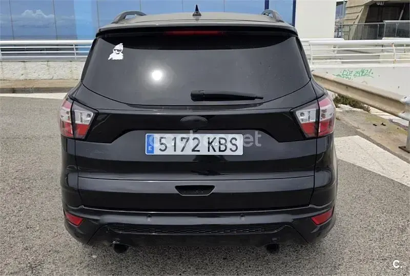 Usado Ford Kuga ST-Line 150 CV (110 kW) 2017 Negro SUV