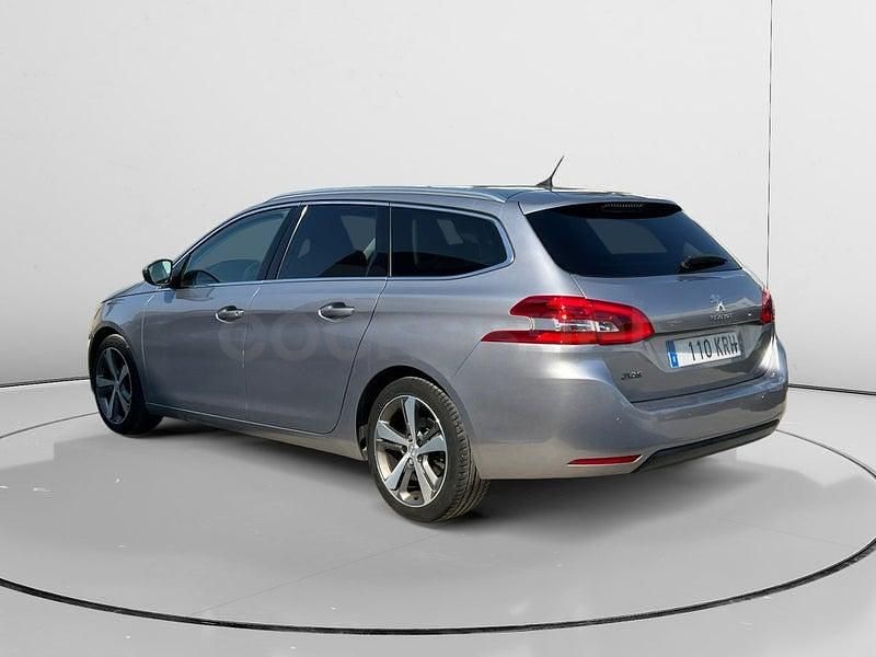 Usado Peugeot 308 SW Allure 130 CV (95 kW) 2018 Gris / plata Familiar