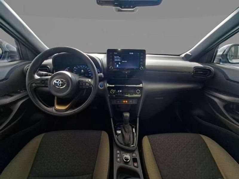 Usado Toyota Yaris 92 CV (67 kW) 2023 Gris Utilitario