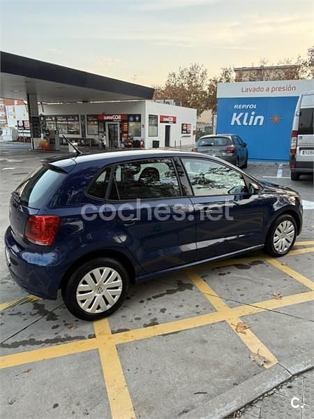 Usado VW Polo Advance 90 CV (66 kW) 2014 Azul Berlina