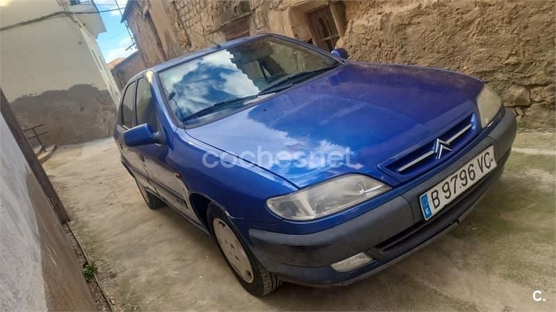 Usado Citroën Xsara Exclusive 90 CV (66 kW) 2001 Azul Berlina