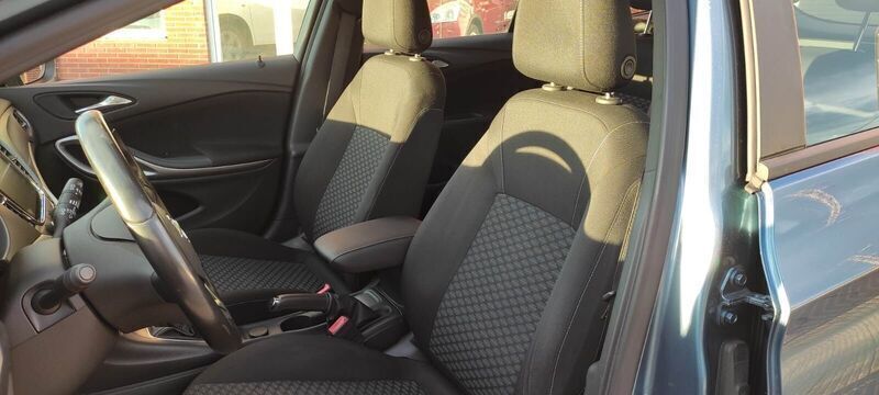 Usado Opel Astra Business 136 CV (100 kW) 2017 Azul Familiar