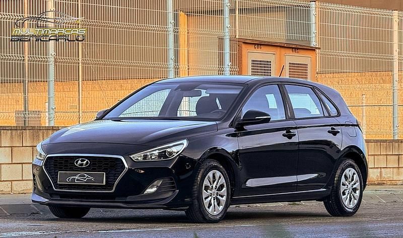 Usado Hyundai i30 95 CV (69 kW) 2019 Negro