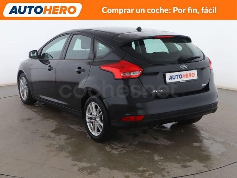 Usado Ford Focus Trend 125 CV (91 kW) 2018 Negro Berlina