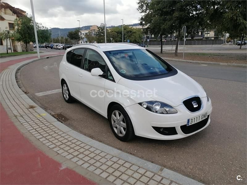 Usado Seat Altea XL 105 CV (77 kW) 2009 Blanco Monovolumen